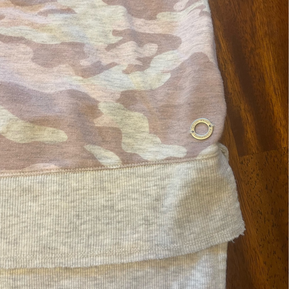 Calvin Klein Performance top. Pink and gray camo size large women’s. - Picture 4 of 6